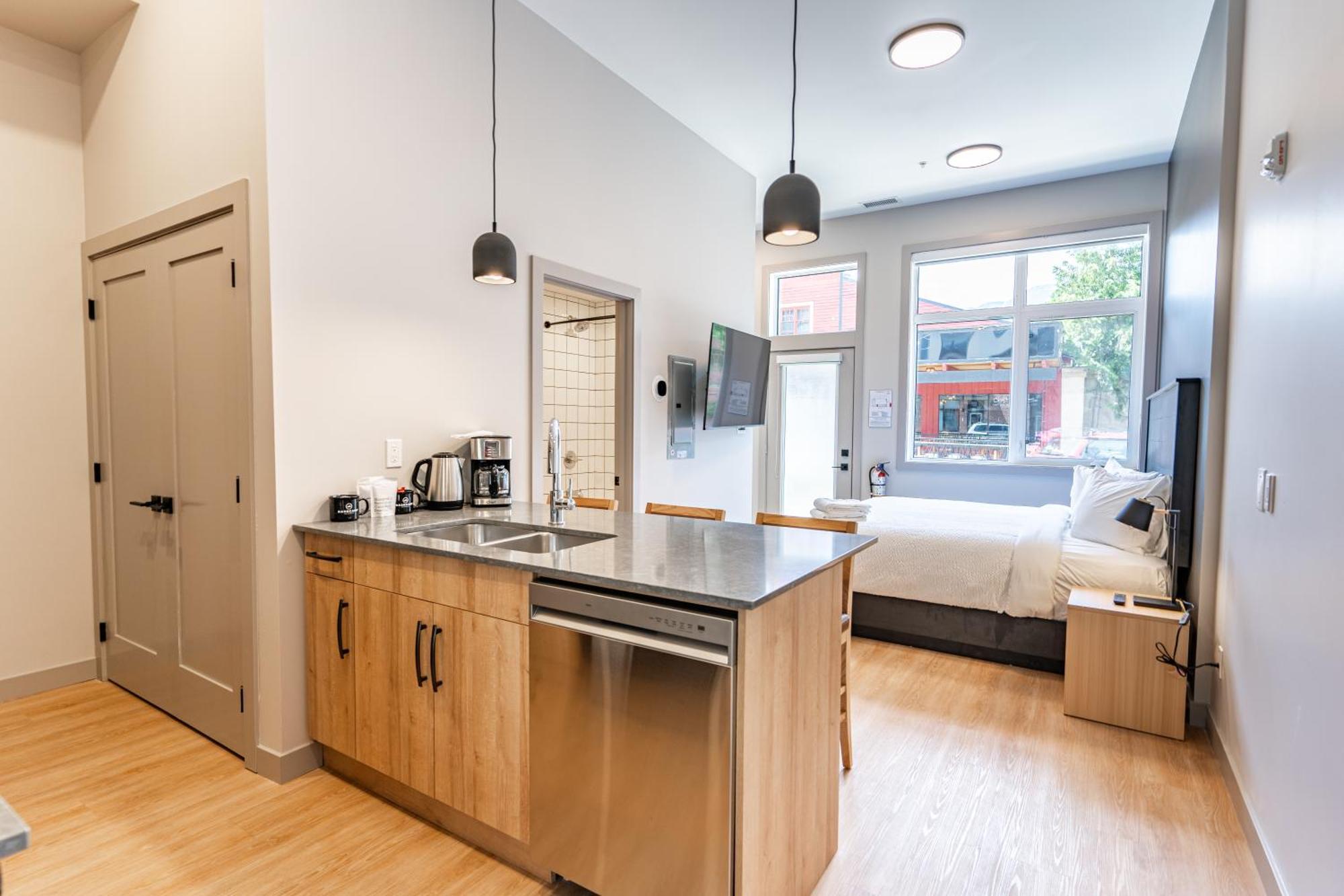 Basecamp Suites Revelstoke Εξωτερικό φωτογραφία