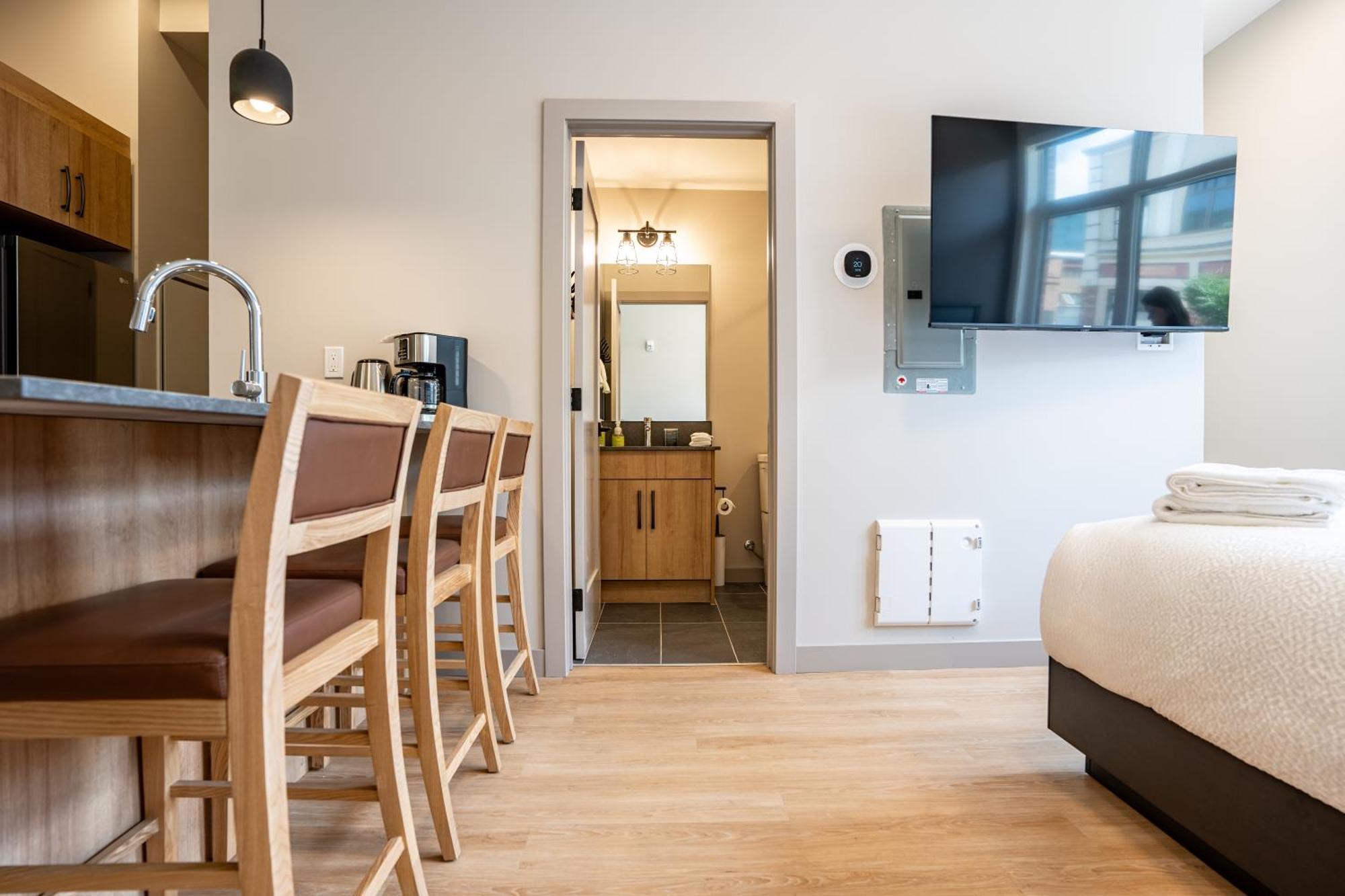 Basecamp Suites Revelstoke Δωμάτιο φωτογραφία
