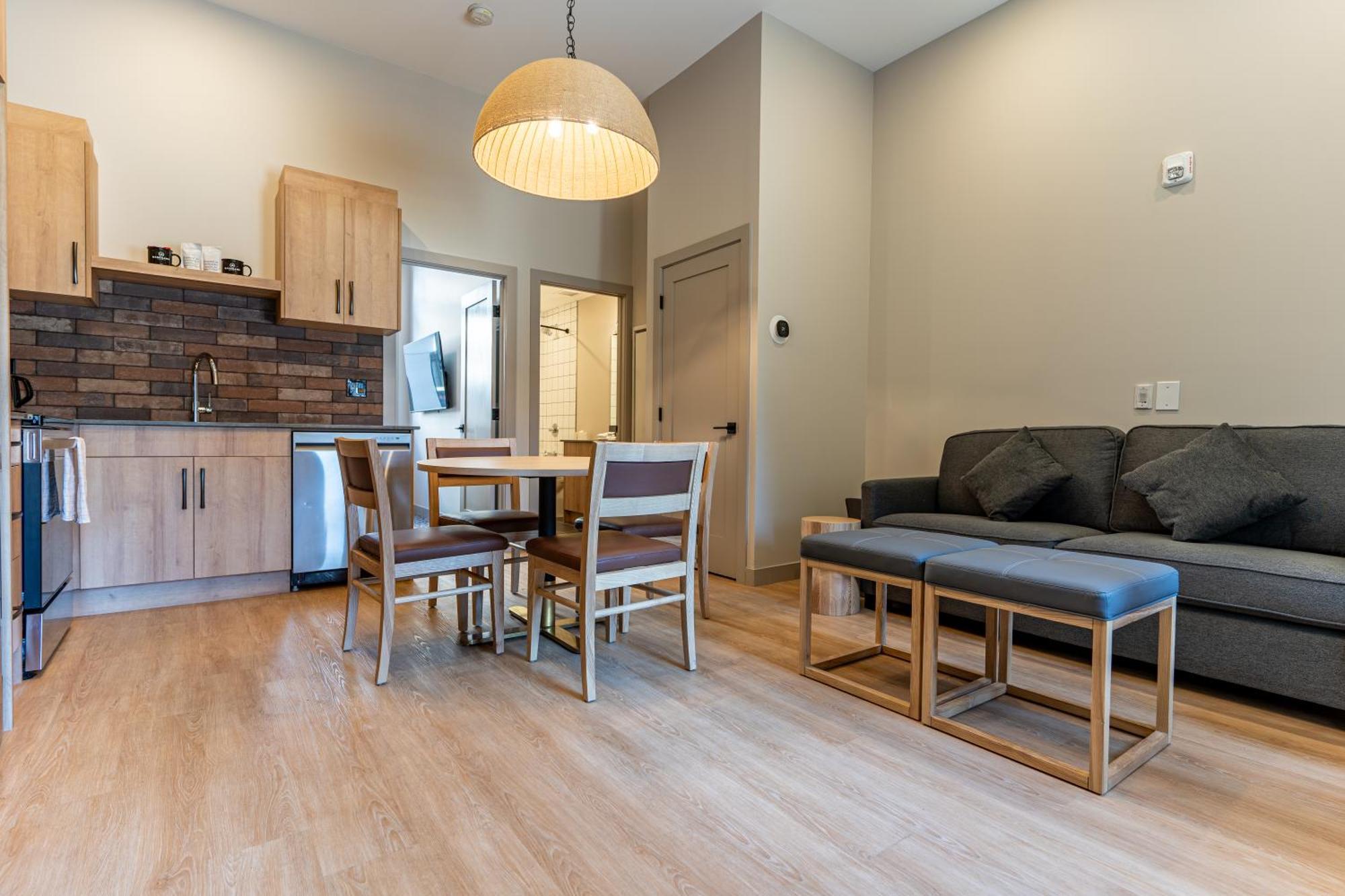 Basecamp Suites Revelstoke Δωμάτιο φωτογραφία