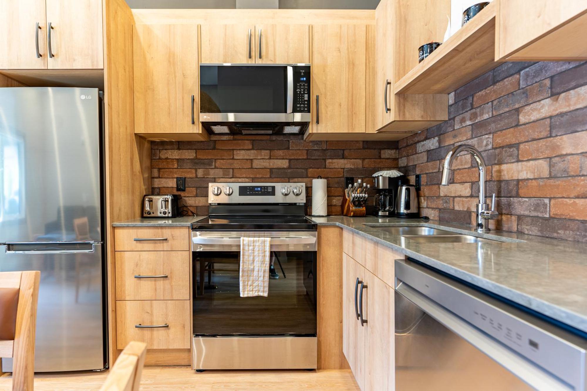 Basecamp Suites Revelstoke Δωμάτιο φωτογραφία