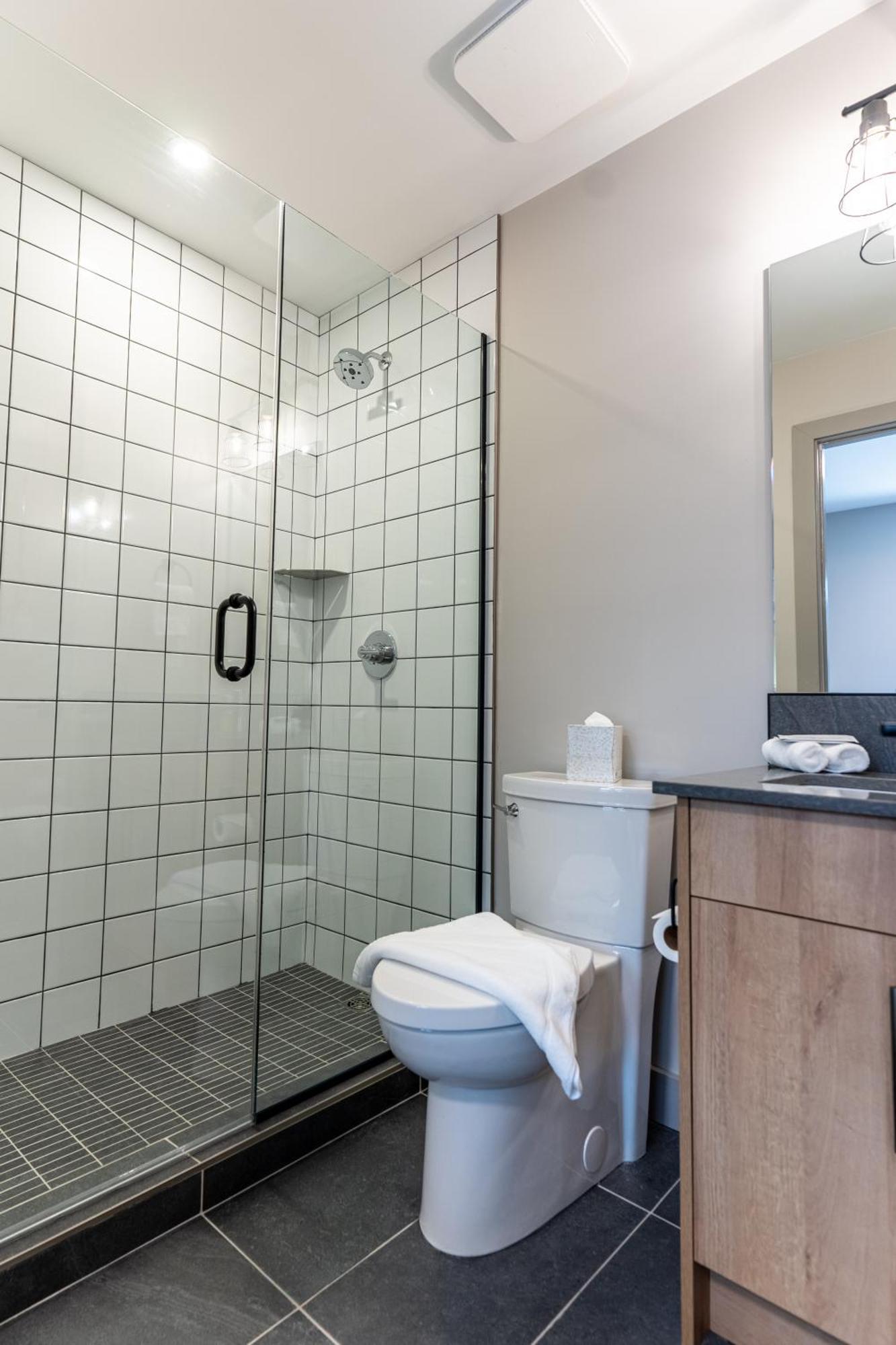 Basecamp Suites Revelstoke Δωμάτιο φωτογραφία