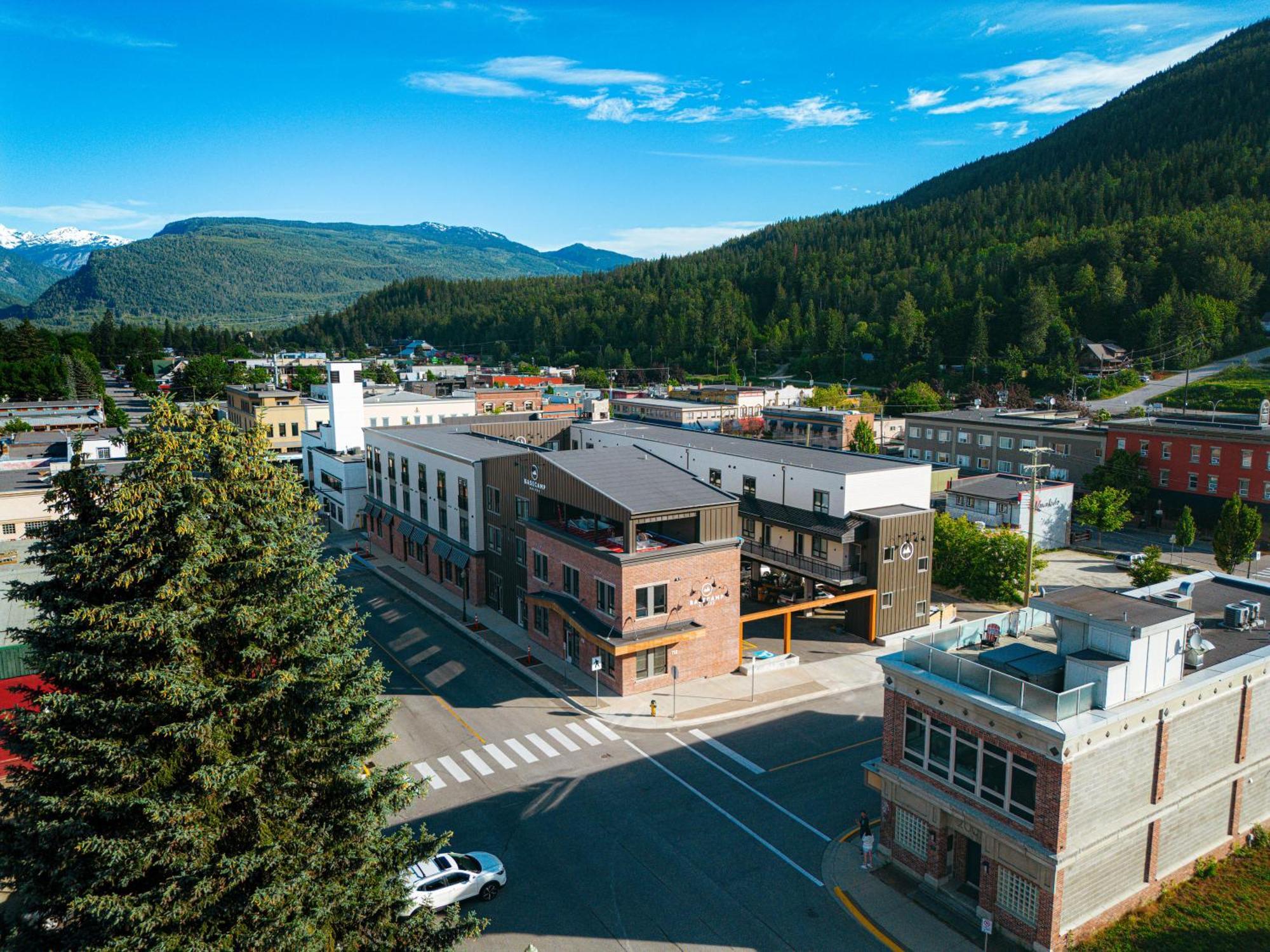 Basecamp Suites Revelstoke Εξωτερικό φωτογραφία