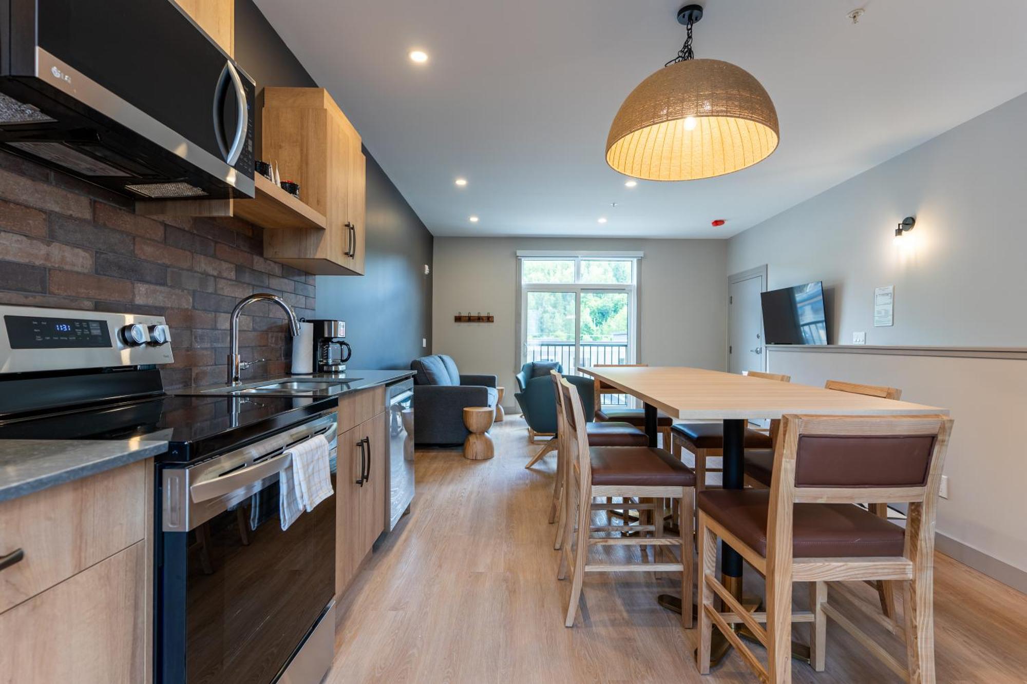 Basecamp Suites Revelstoke Εξωτερικό φωτογραφία