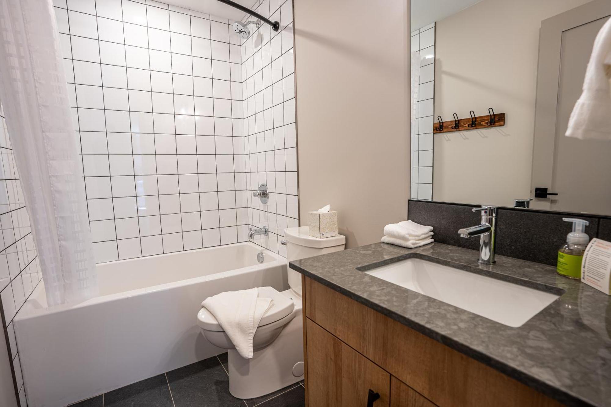 Basecamp Suites Revelstoke Εξωτερικό φωτογραφία