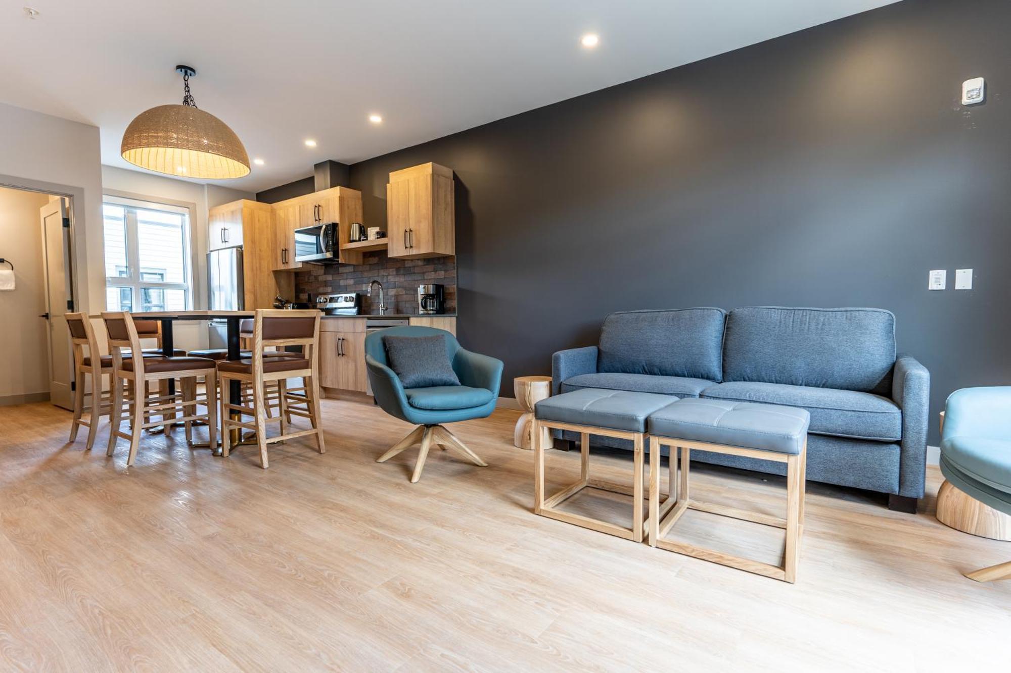 Basecamp Suites Revelstoke Εξωτερικό φωτογραφία