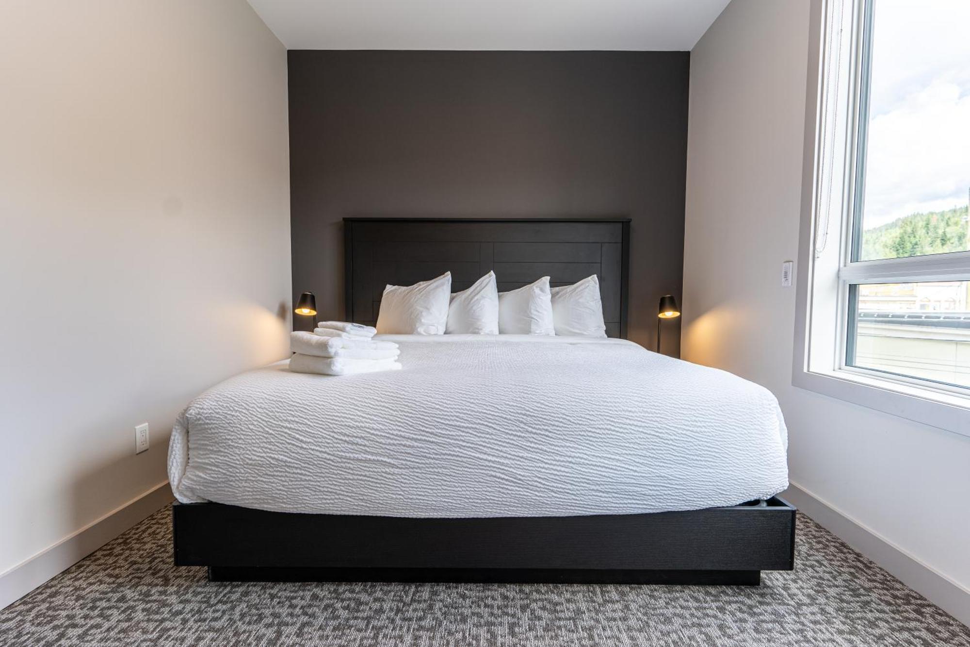 Basecamp Suites Revelstoke Δωμάτιο φωτογραφία