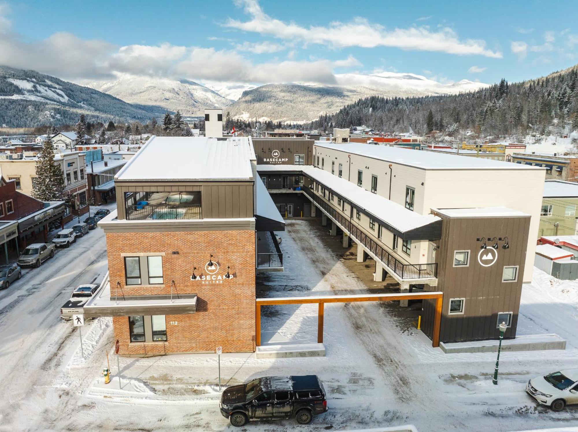 Basecamp Suites Revelstoke Εξωτερικό φωτογραφία